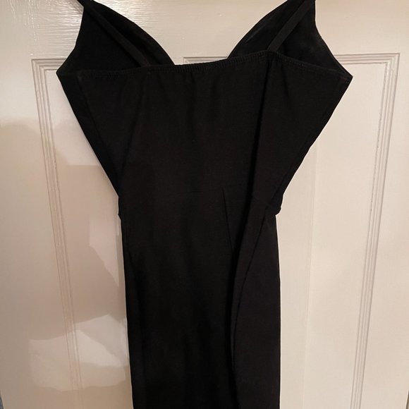 Black cocktail dress with deep V, from Blue Blush- size Small - Picture 3 of 3